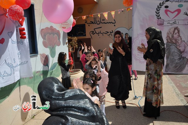كفرقاسم – فيديو: بساتين الامل, السلام , والمحبة تحتفل بعيد الام على انغام عمو انس وجوقته ..